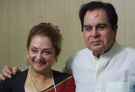 Free Information and News about Famous Bollywood  Couples Dilip Kumar and Saira Bano 